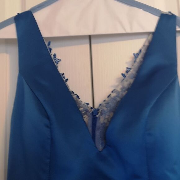 Bride's Mermaid Gown Plunging Neckline Royal Blue Size 8 - Picture 14 of 16